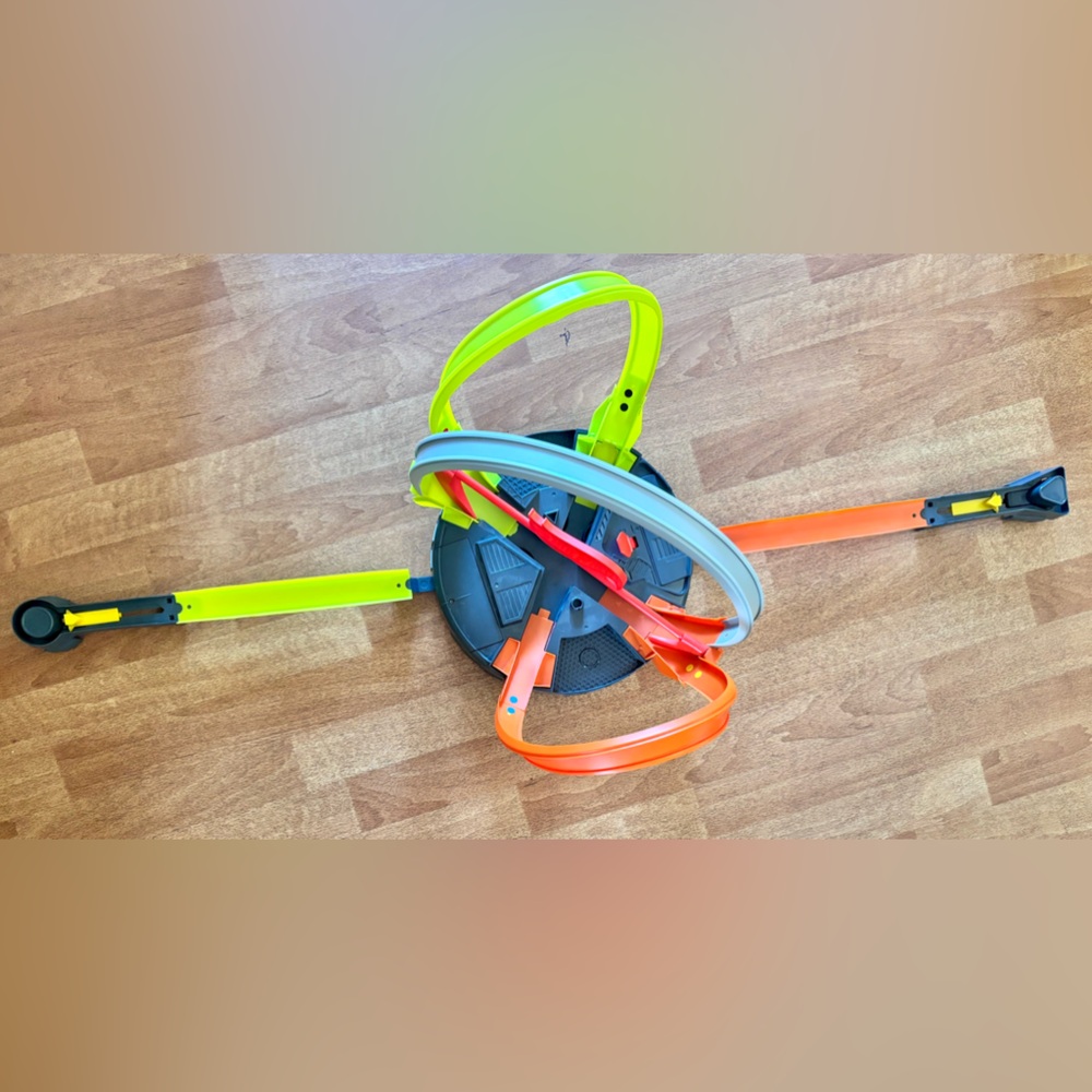 Hot Wheels Roto Revolution Motorized Spinning Track Set